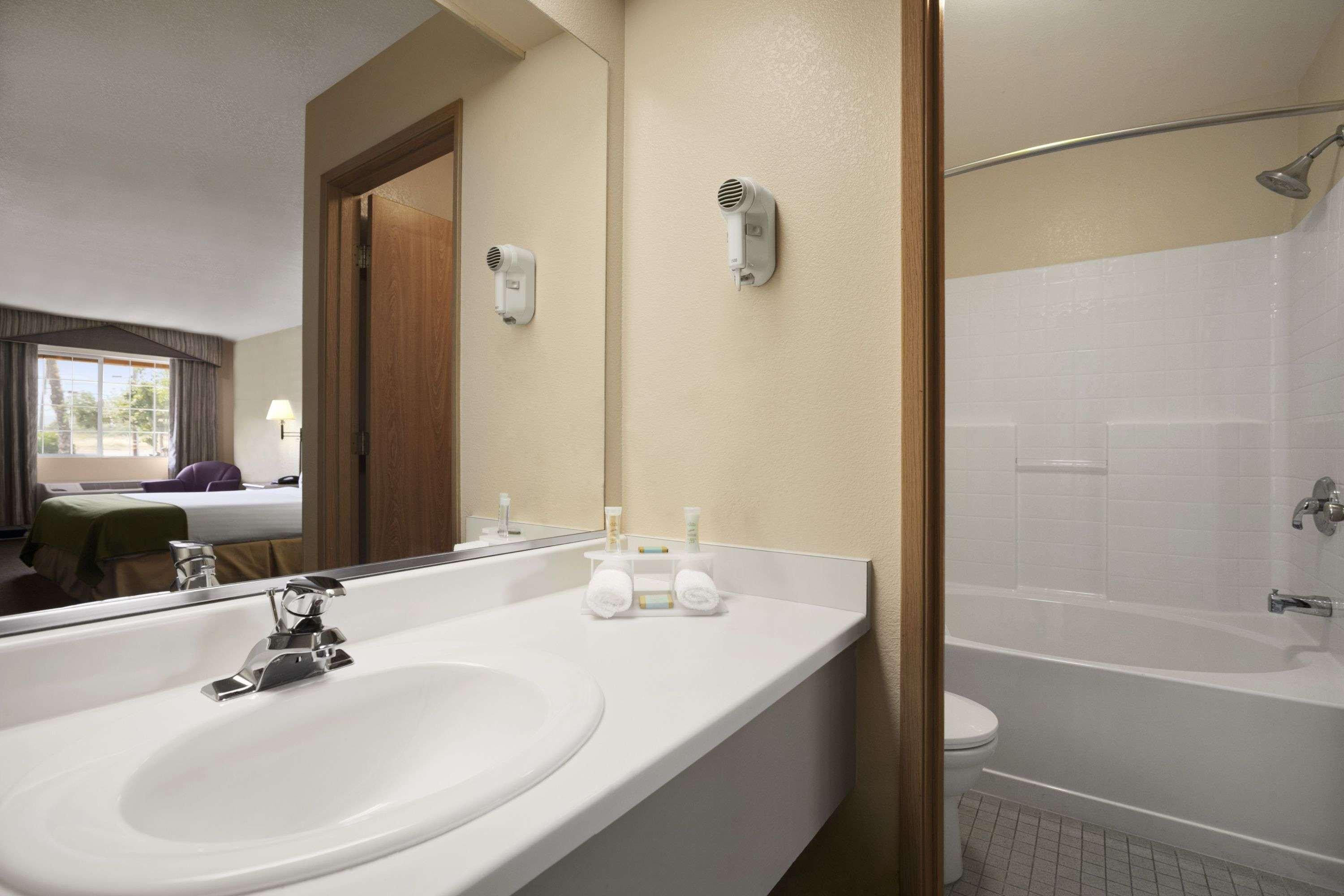 Surestay Hotel By Best Western Ukiah Esterno foto